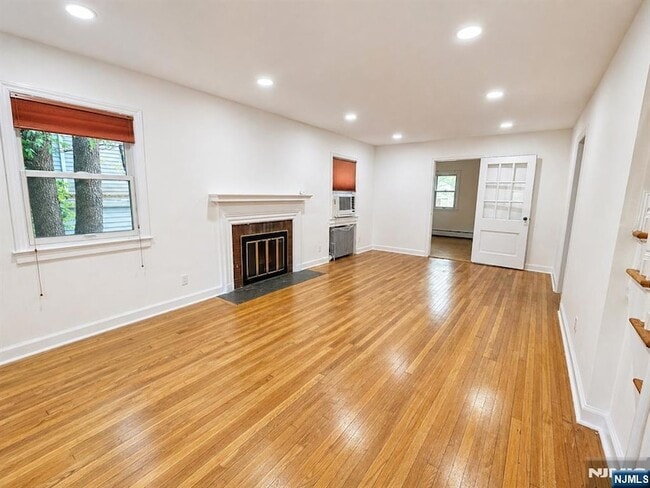 1106 Bromley Ave in Teaneck, NJ - Building Photo - Building Photo