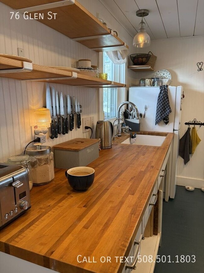 76 Glen St in Natick, MA - Building Photo - Building Photo