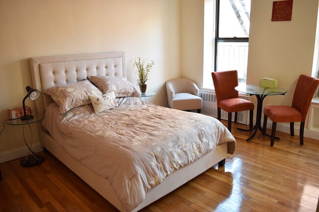 property at 30 E 95th St