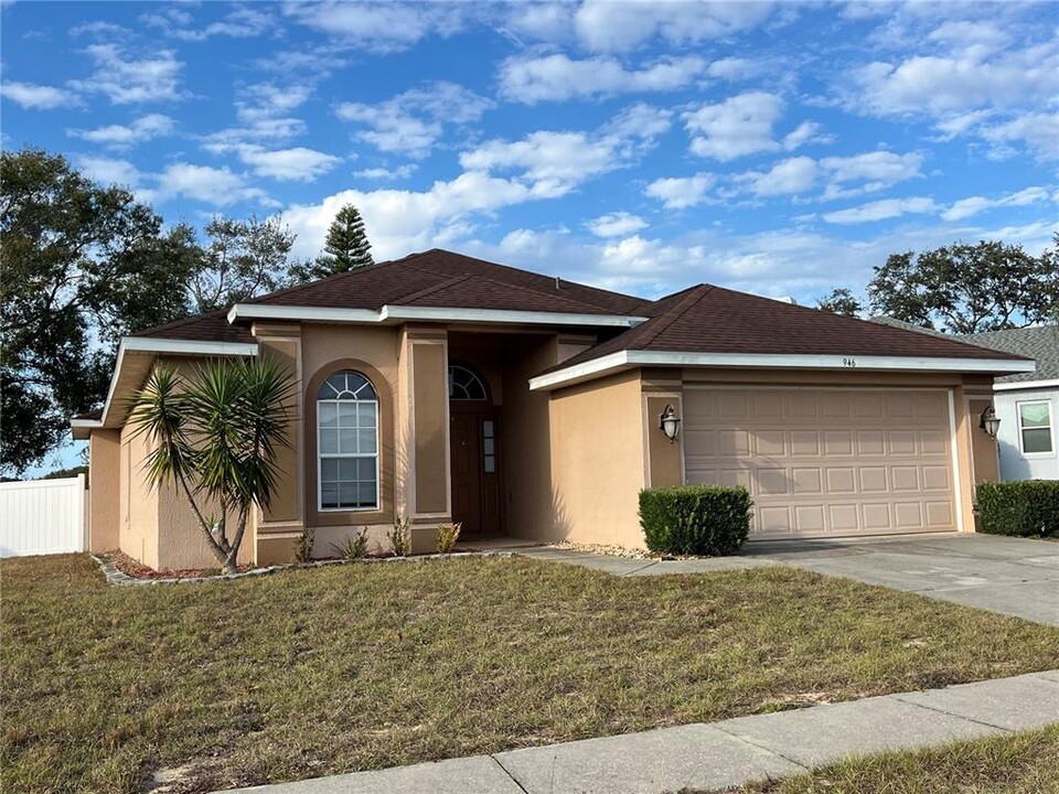 946 Berwick Dr in Davenport, FL - Building Photo