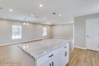 912 Maple St in Waveland, MS - Foto de edificio - Building Photo