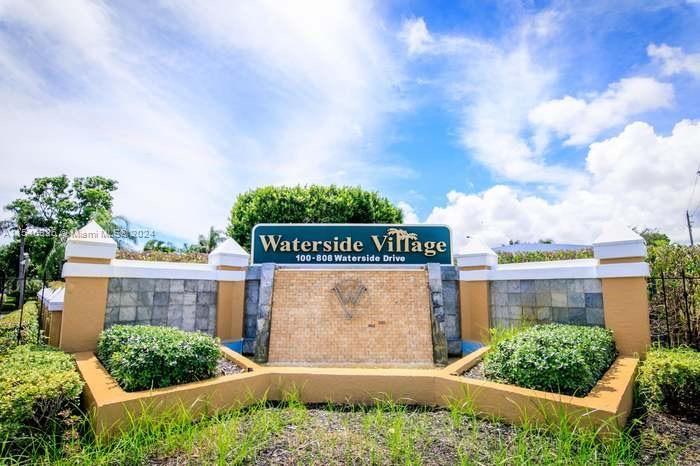 117 Waterside Dr in Hypoluxo, FL - Foto de edificio