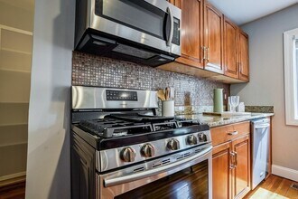 30 Victoria St, Unit 30 Victoria Apt 1 in Somerville, MA - Building Photo - Building Photo