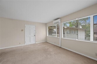 11 Peachtree Hills Ave NE in Atlanta, GA - Building Photo - Building Photo