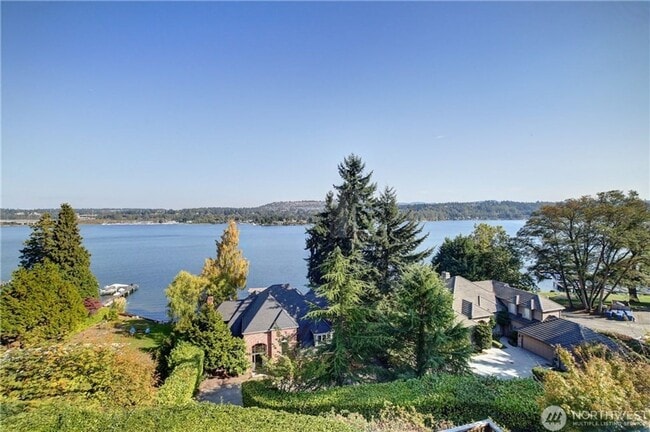 4122 100th Ave SE in Mercer Island, WA - Building Photo - Building Photo