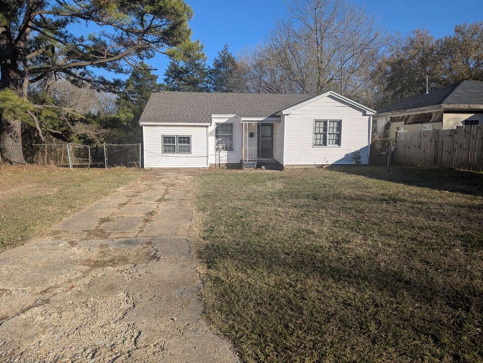 900 S Hitchite Ave in Wewoka, OK - Foto de edificio