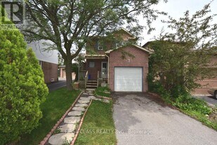 68 Sawdon Dr in Whitby, ON - Building Photo