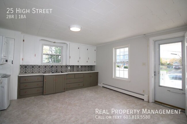25 High St in South Berwick, ME - Building Photo - Building Photo