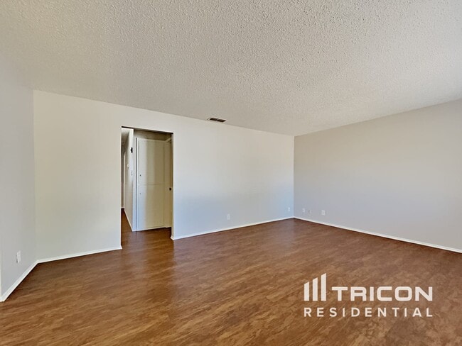 7827 Charmette Way in Sacramento, CA - Building Photo - Building Photo