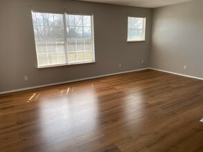 140 Kathy Ave, Unit 4 in Greeneville, TN - Foto de edificio - Building Photo