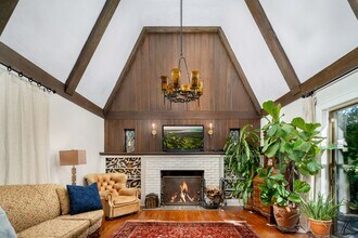 11 Chelsea Dr in Port Washington, NY - Building Photo - Building Photo