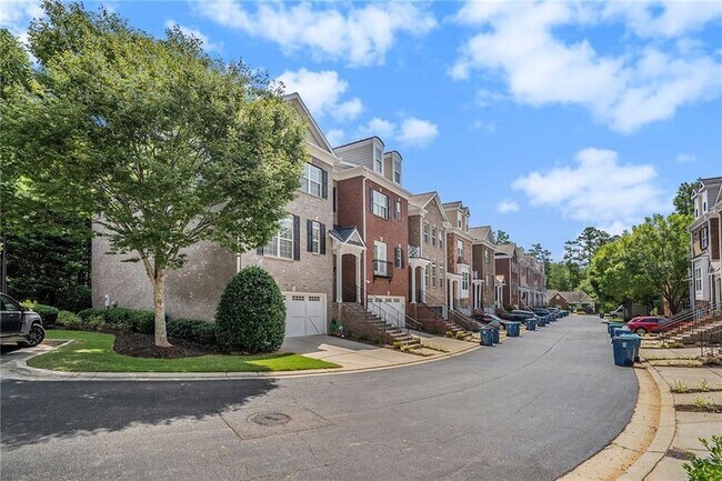 12807 Doe Dr in Alpharetta, GA - Foto de edificio - Building Photo