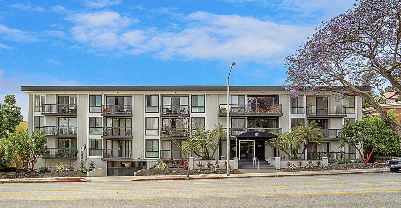 1351 N Crescent Heights Blvd, Unit 218 in West Hollywood, CA - Building Photo