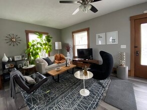239 Bachtel St SE in North Canton, OH - Foto de edificio - Building Photo