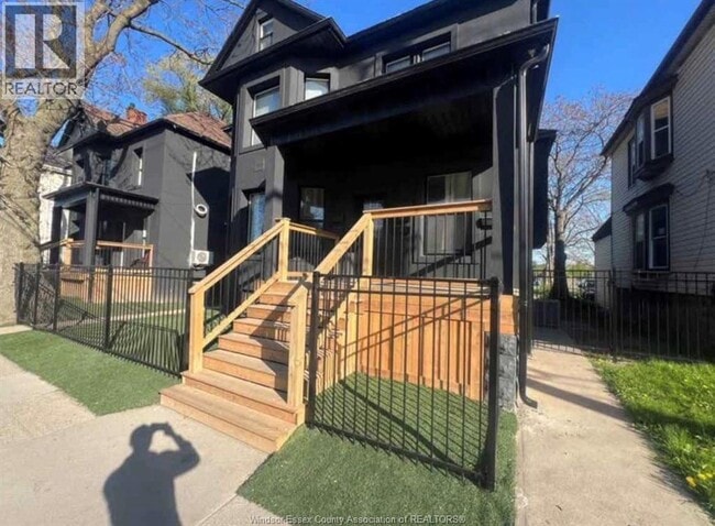 property at 429 Wyandotte St W