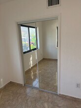 650 83rd St, Unit Front Unit in Miami Beach, FL - Foto de edificio - Building Photo