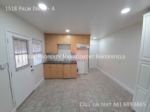 1518 Palm Dr in Bakersfield, CA - Building Photo - Building Photo