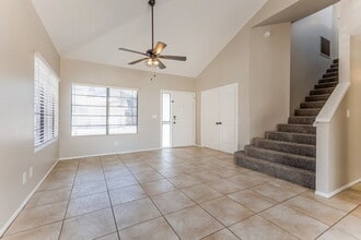 25 W Gary Ave in Gilbert, AZ - Foto de edificio - Building Photo