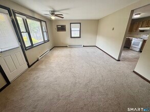 302 Boston Post Rd in Waterford, CT - Building Photo - Building Photo