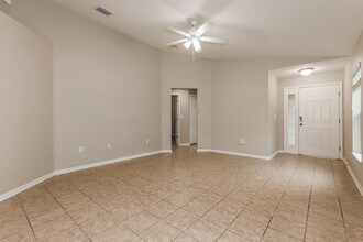 10307 Granada Green Ct in Riverview, FL - Building Photo - Building Photo