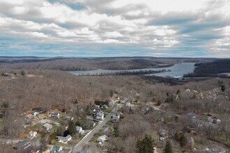 92 Main St in Deep River, CT - Building Photo - Building Photo