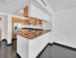 31 SE 5th St, Unit 1407 in Miami, FL - Building Photo