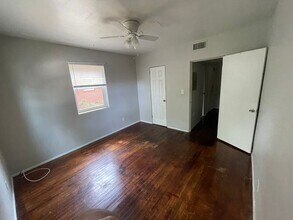 2117 Spring Park Rd-Unit -2 in Jacksonville, FL - Building Photo - Building Photo