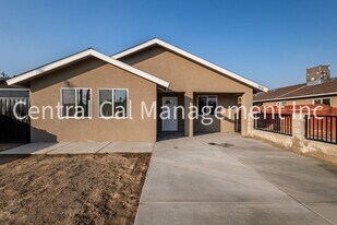 1004 Padre St in Bakersfield, CA - Building Photo
