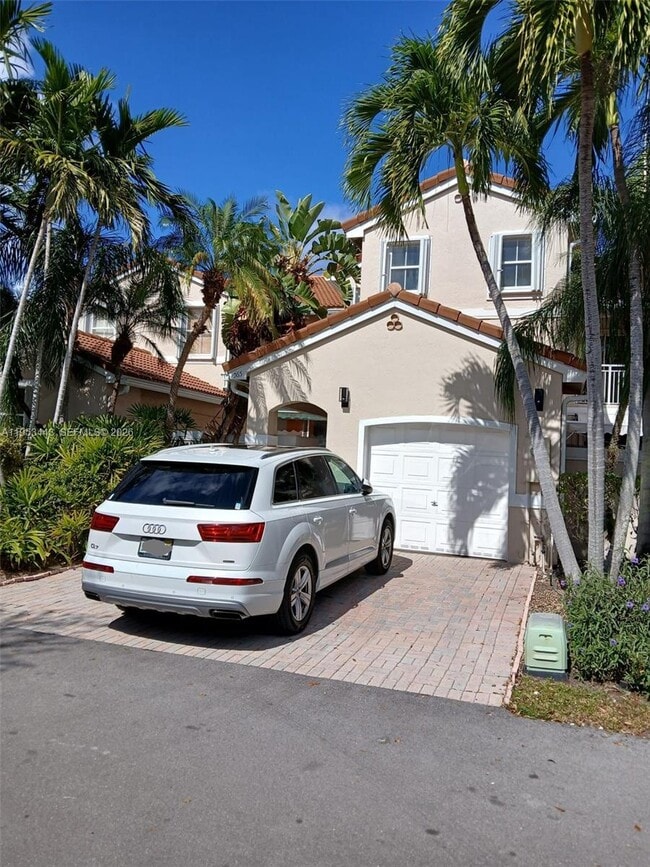 1065 River Birch St in Hollywood, FL - Building Photo - Building Photo