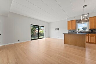 2807 N 75th Ct in Elmwood Park, IL - Building Photo - Building Photo