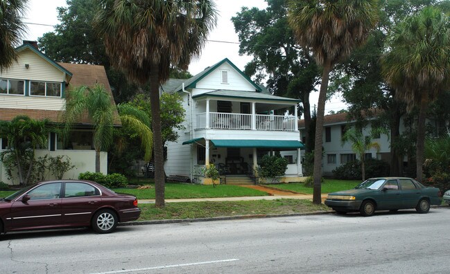 155 5th Ave NE in St. Petersburg, FL - Foto de edificio - Building Photo