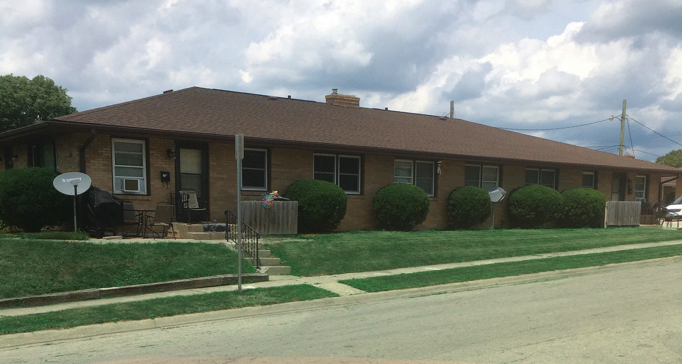 1730 Remington Rd in Rockford, IL - Building Photo