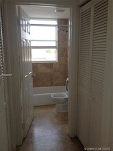 953 SW 10th St-Unit -3 in Miami, FL - Building Photo - Building Photo