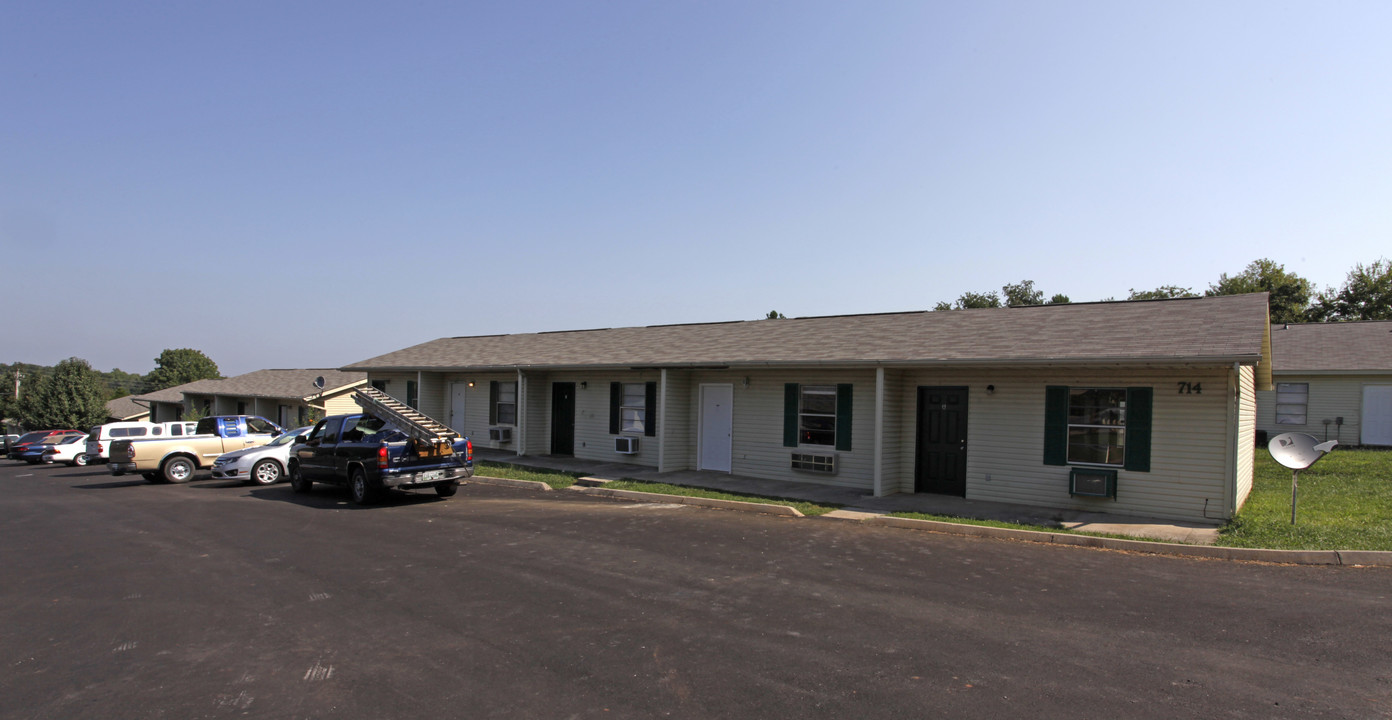 Country View Apartments in Louisville, TN - Building Photo