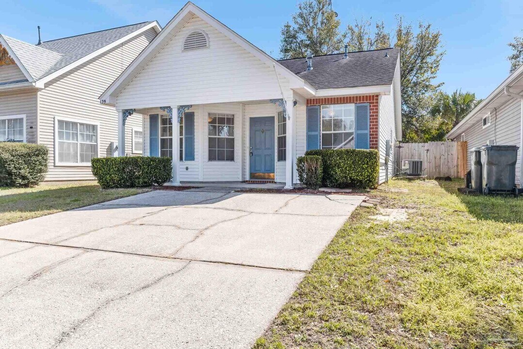 139 Wildflower Ln in Pensacola, FL - Building Photo