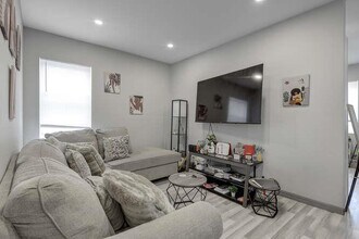 212 Jefferson Ave in Mineola, NY - Building Photo - Building Photo