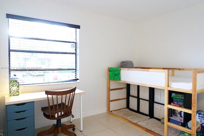 20105 NE 3rd Ct in Miami, FL - Building Photo - Building Photo