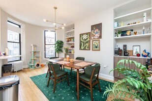209 W Newton St in Boston, MA - Building Photo
