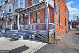 936 Madison Ave, Unit 936 Madison Ave Apt 2 in York, PA - Building Photo - Building Photo