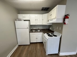 335 W State St, Unit Apt 3 in Athens, OH - Foto de edificio - Building Photo