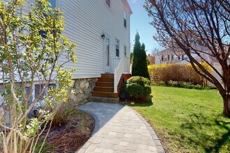 18 Faneuil Rd in Waltham, MA - Building Photo - Building Photo