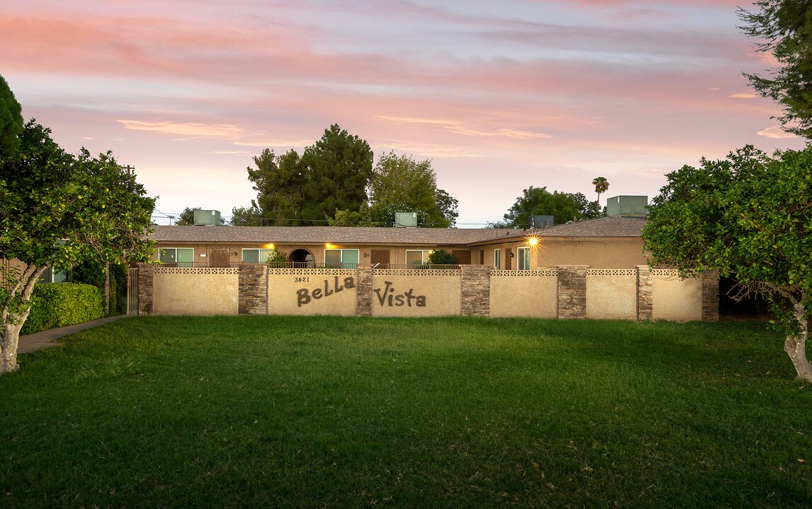 Bella Vista Apartments in Scottsdale, AZ - Building Photo