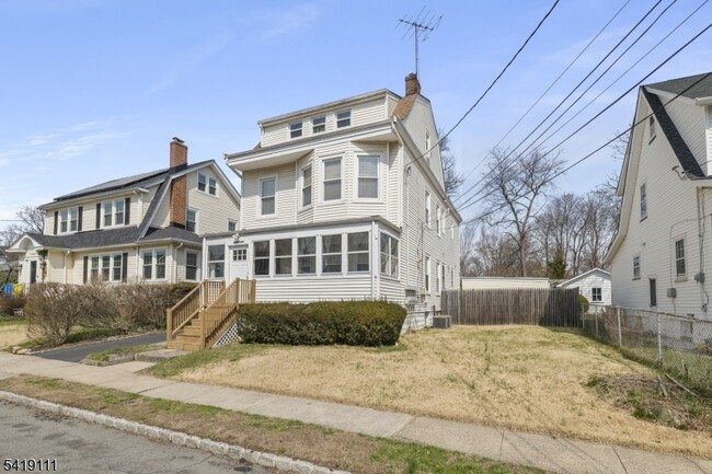 7 Rosedale Ave in Millburn, NJ - Building Photo - Building Photo