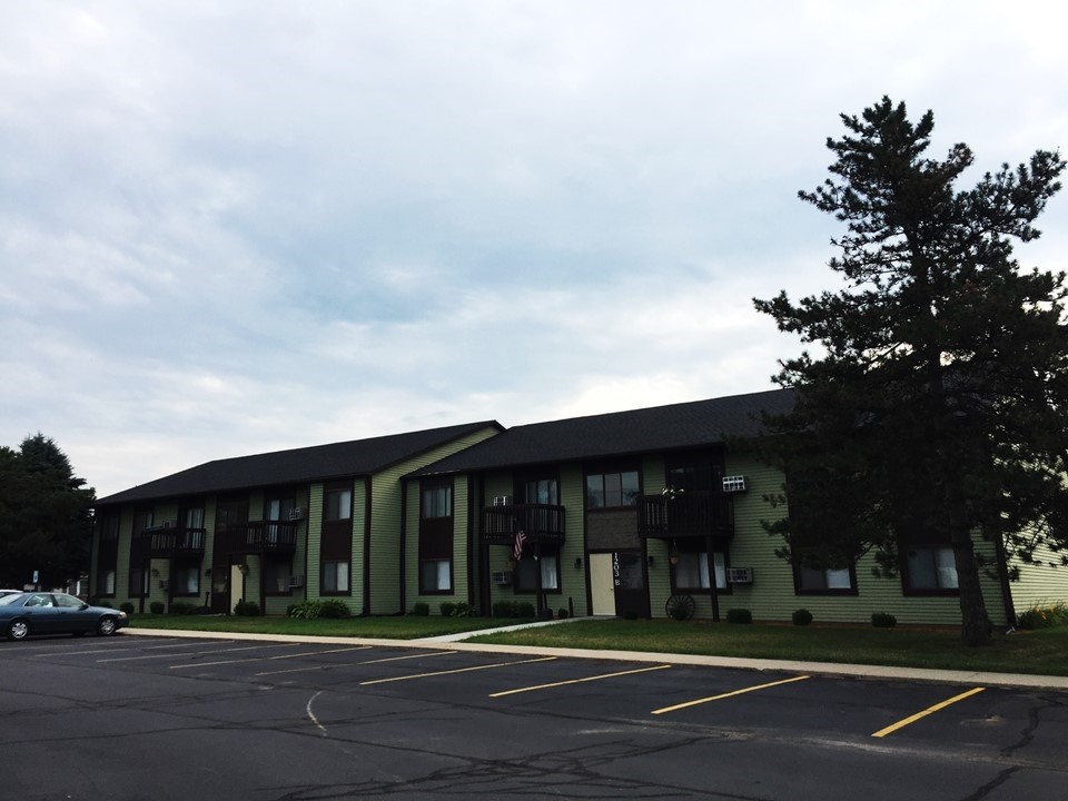 Old Orchard Apartments in Ligonier, IN - Building Photo