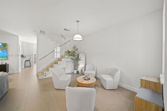 11613 NW 78th St in Medley, FL - Building Photo - Building Photo