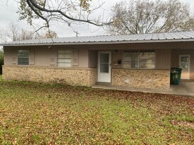 508 S Park Dr in New Boston, TX - Building Photo