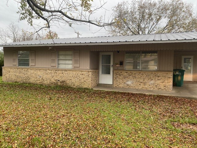 508 S Park Dr in New Boston, TX - Building Photo