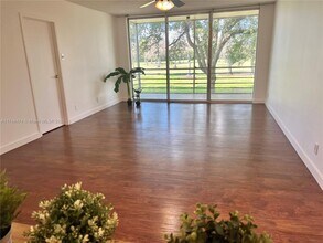 8380 Sands Point Blvd in Tamarac, FL - Building Photo - Building Photo