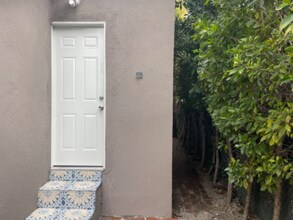 532 S Irving Blvd in Los Angeles, CA - Building Photo - Building Photo