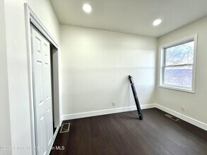 105 Parkdale Dr in Dickson City, PA - Building Photo - Building Photo